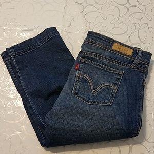 😎 Levi's capris LIKE NEW 💝